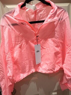ALO Yoga Cropped 1/4 zip Aerial pullover NEON BUBBLEGUM *SIZE LARGE